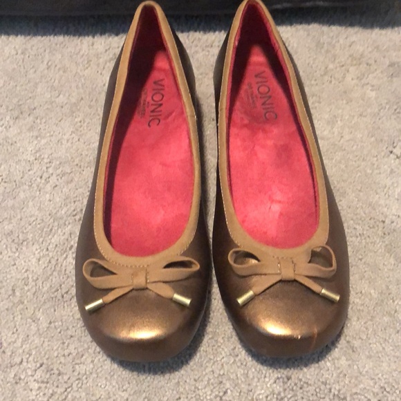 Vionic - Picture 2 of 7